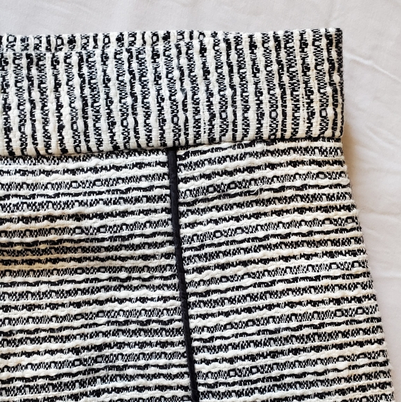 BUNDLE 2 FOR $35  H&M Size 4 Tweed Skirt - Picture 4 of 4